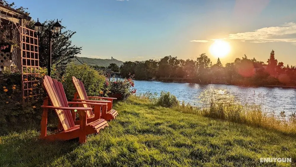 Along River Ridge - Öne Çıkan Resim