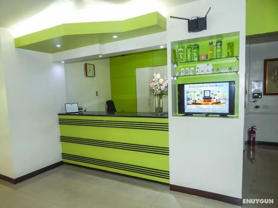 The Alpa Hotel and Restaurant - Lobi