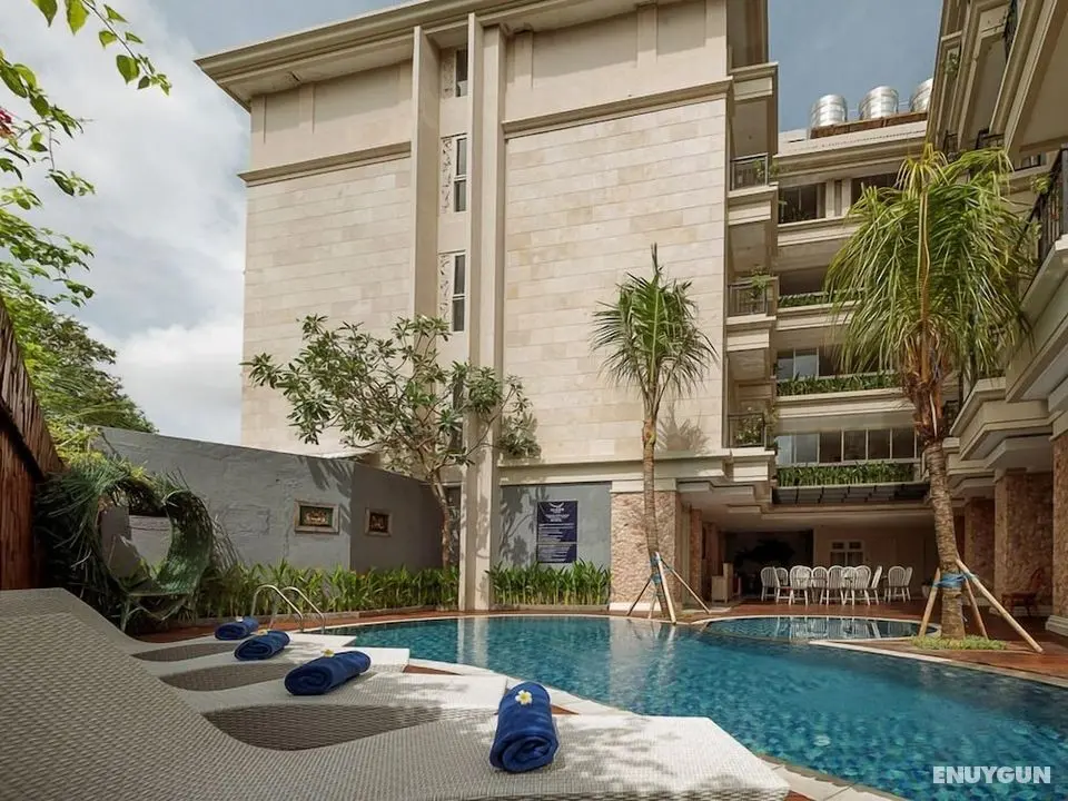 Alron Hotel Kuta Powered by Archipelago - Havuz