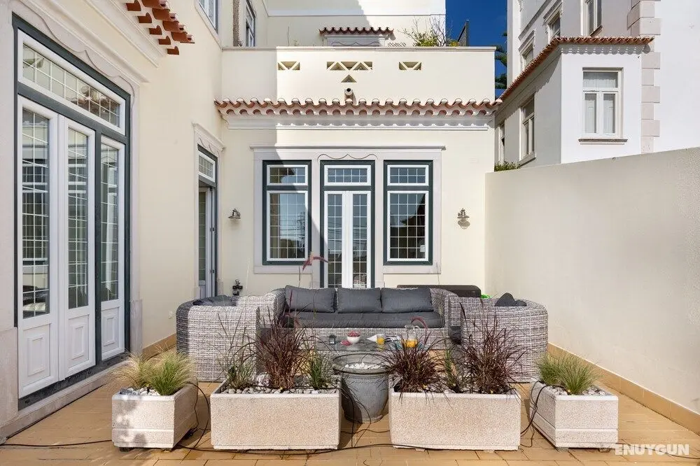 ALTIDO Beach Chic 3BR w/BBQ & 2 Terraces in Estoril - Dış Mekanlar