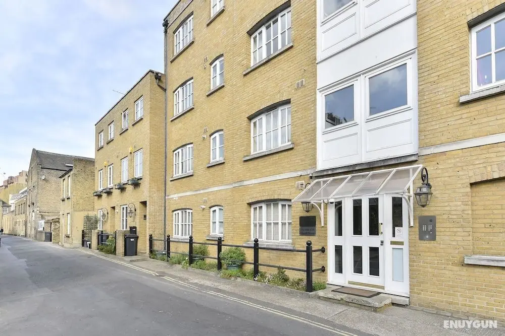 ALTIDO Calm 2BR Apt w Parking & Patio, near London Eye - Dış Mekan