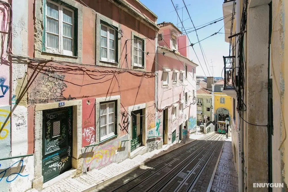 ALTIDO Chic 1-bed Apt moments to Luis de Camões Sq - Oda Manzaraları