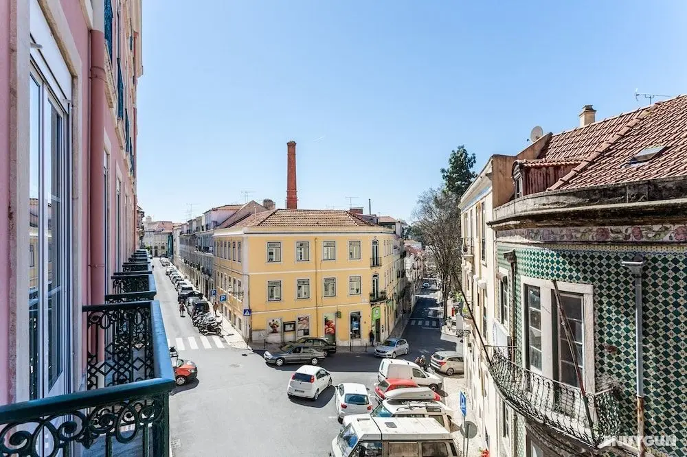 ALTIDO Lovely 3BR Apt w/ workspace, nearby Botanical Garden of Lisbon - Konum Öne Çıkanlar