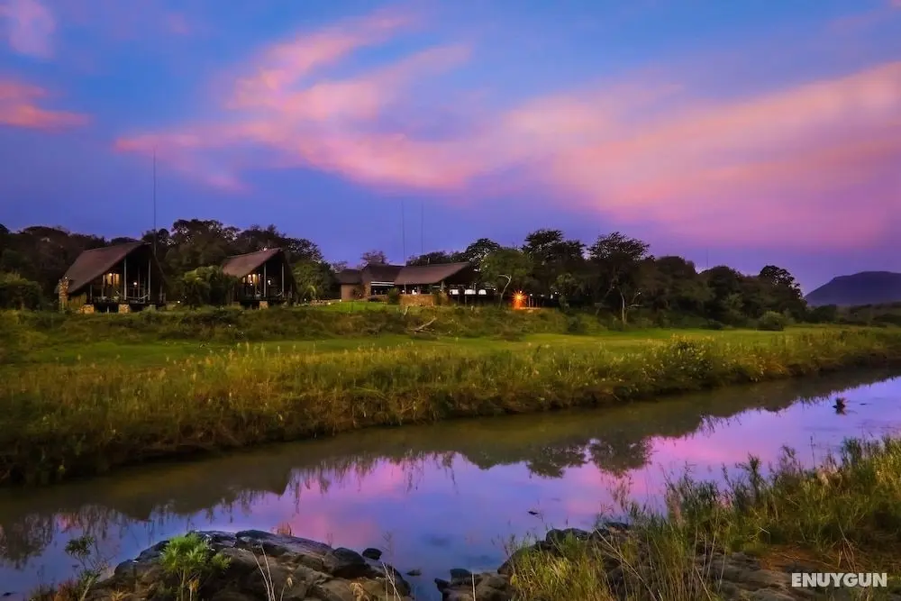 Amakhosi Safari Lodge and SPA - Dış Mekan