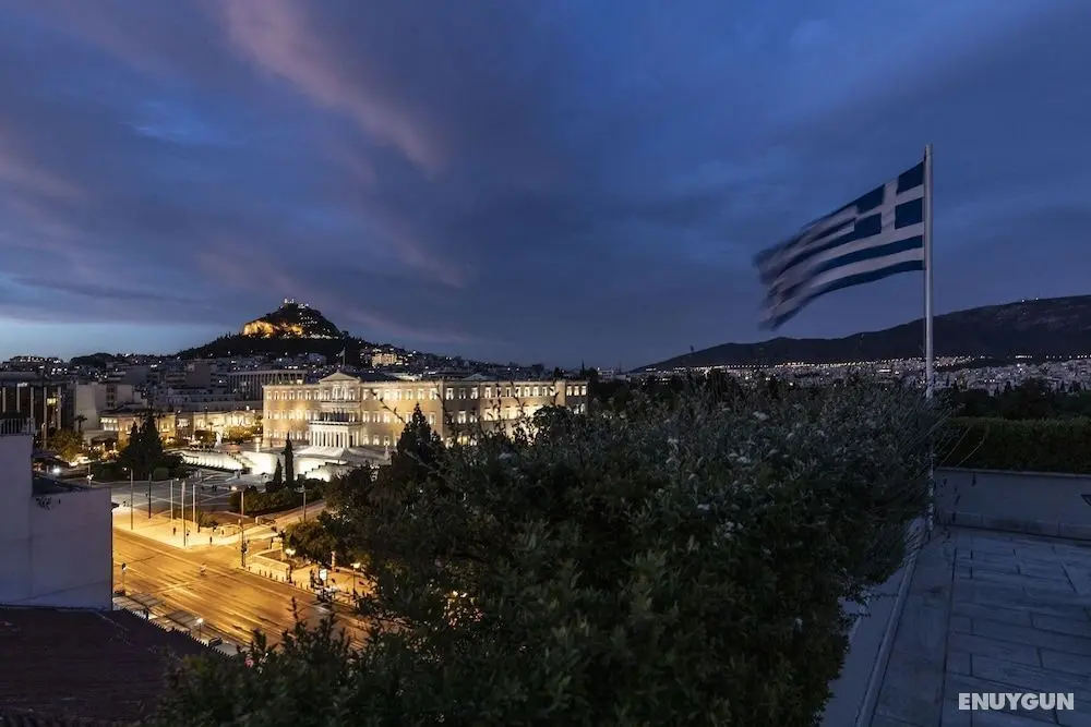 Amalia Hotel Athens - Konum Öne Çıkanlar