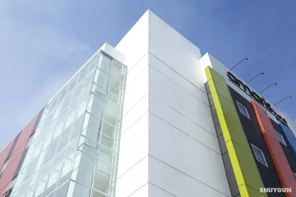 Amaris Hotel Cihampelas Bandung - CHSE Certified - Dış Mekan