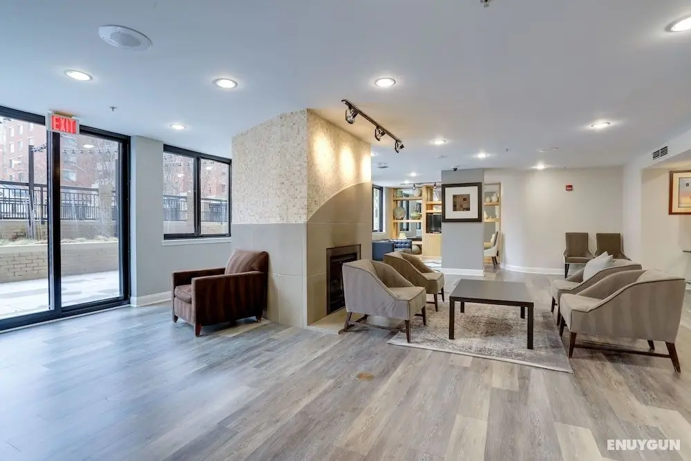 Amazing 1 Bedroom Condo Ballston - Lobi