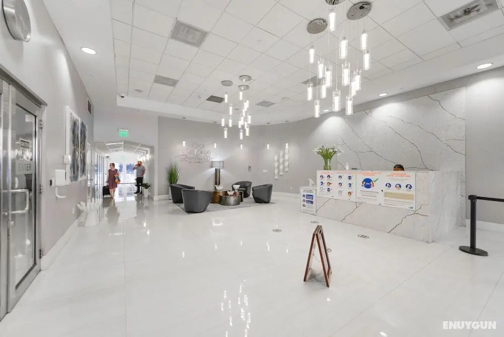 Amazing 2Br Condo in Brickell W Pool - Lobi