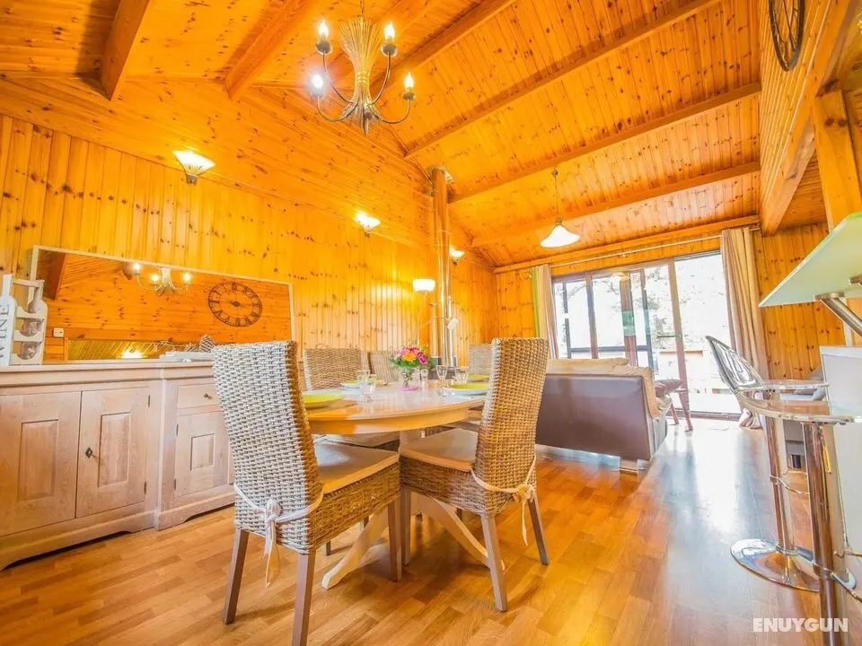 Amazing Holiday Home in Somme-leuze With Fireplace - Öne Çıkan Resim