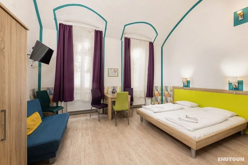 Amber Gardenview Studios - Öne Çıkan Resim
