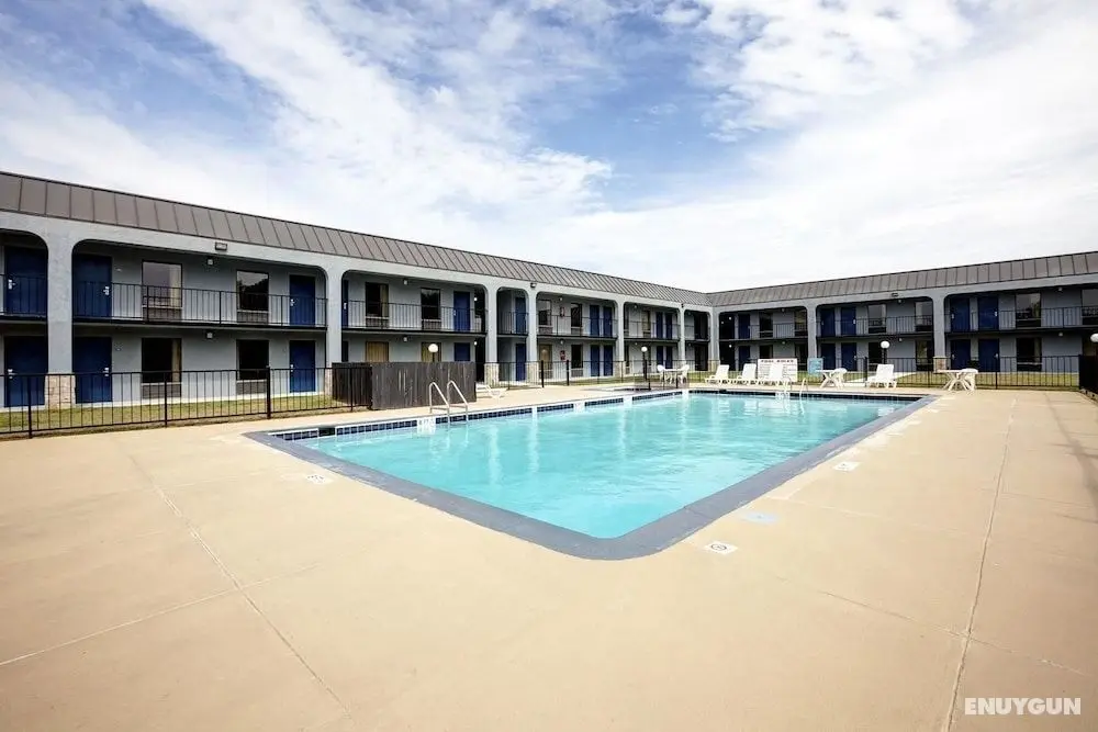 Americas Best Value Inn Newnan - Havuz