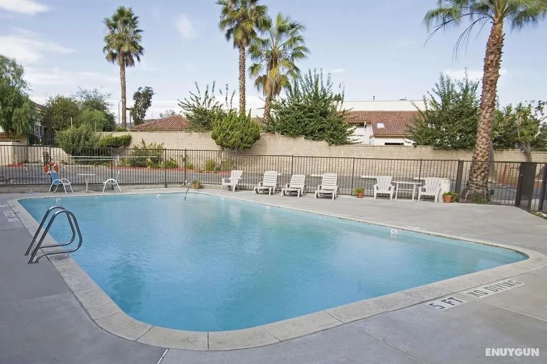 Americas Best Value Inn Thousand Oaks - Havuz