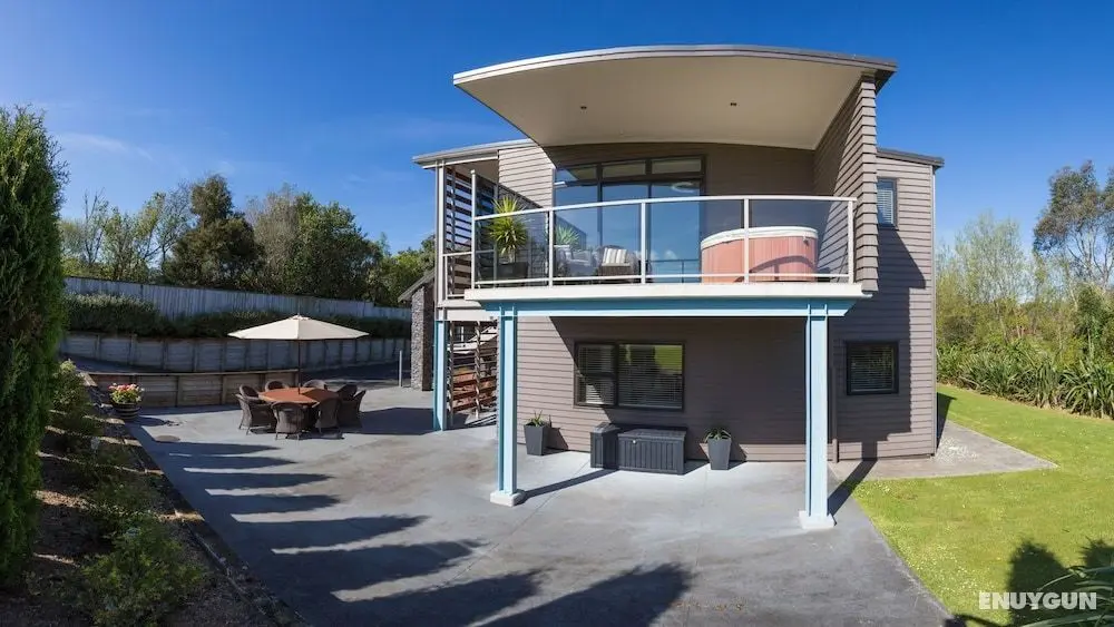 Amity Court Motel - Öne Çıkan Resim