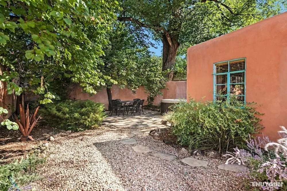 Amor - Historic Adobe in the Heart of The Railyard and Downtown Santa Fe, Hot Tub - Dış Mekan