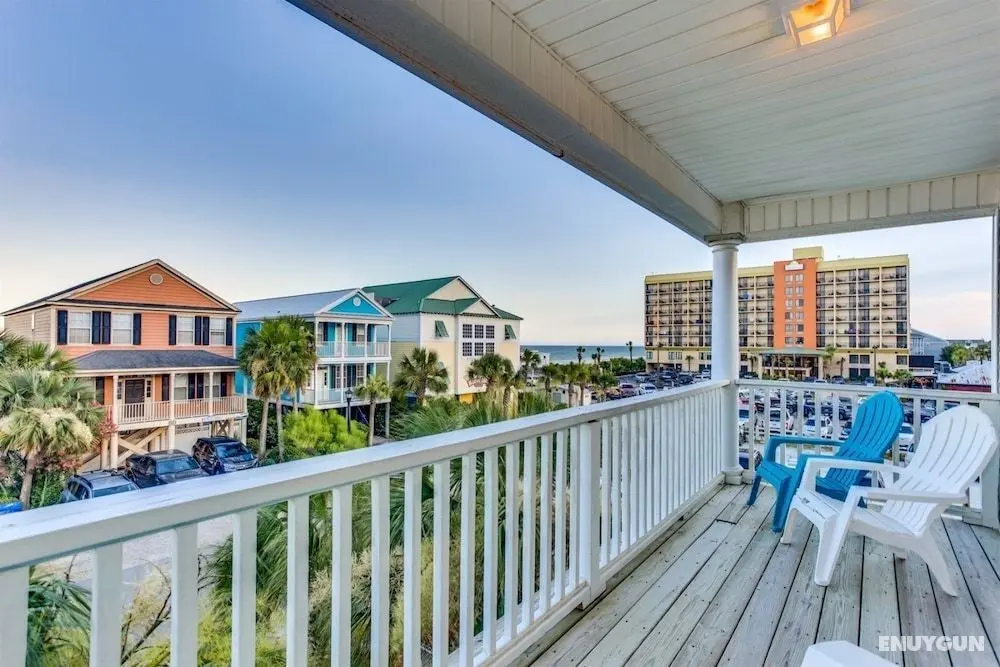 An Amazing Surfside Beach Escape - Öne Çıkan Resim