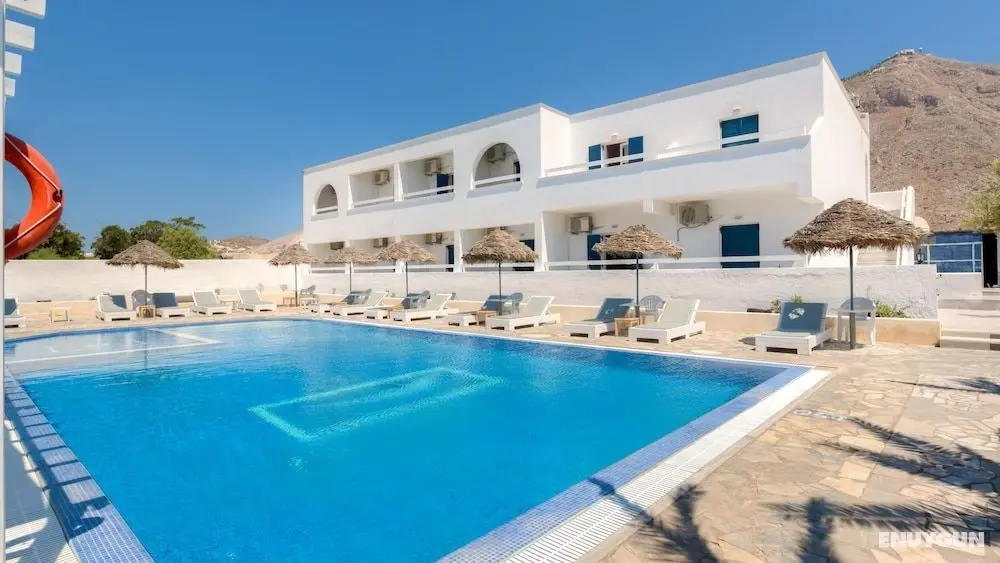 Andreas Studio Perissa in Santorini - Havuz