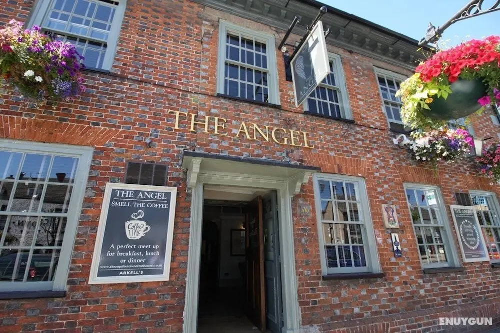 The Angel Hotel - Öne Çıkan Resim
