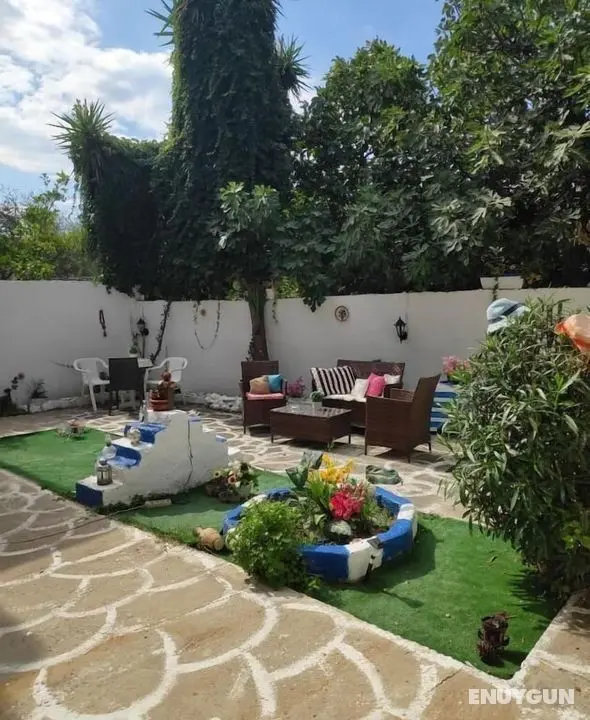 Angela - Zoi Rooms - Öne Çıkan Resim