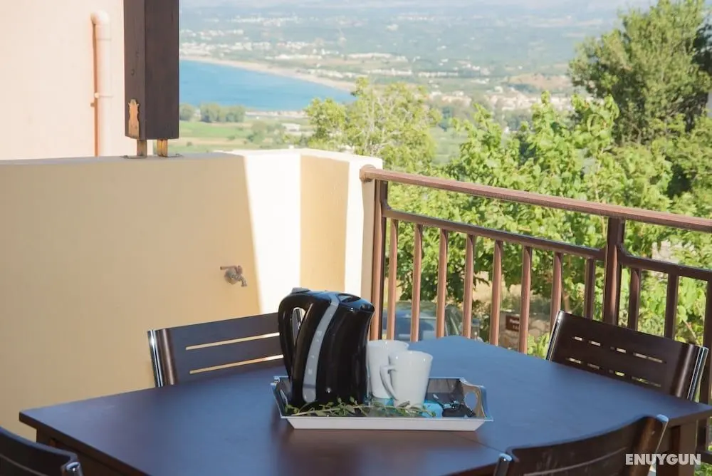 Angelica-Sea & Mountain View at a Sunny Retreat - Öne Çıkan Resim