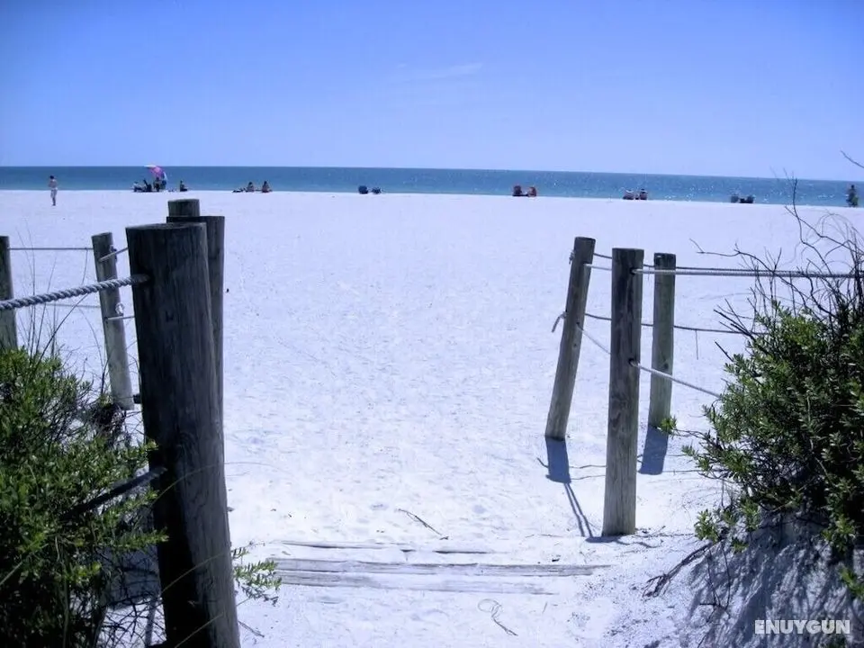 The Anna Maria Island Beach Palace - Plaj