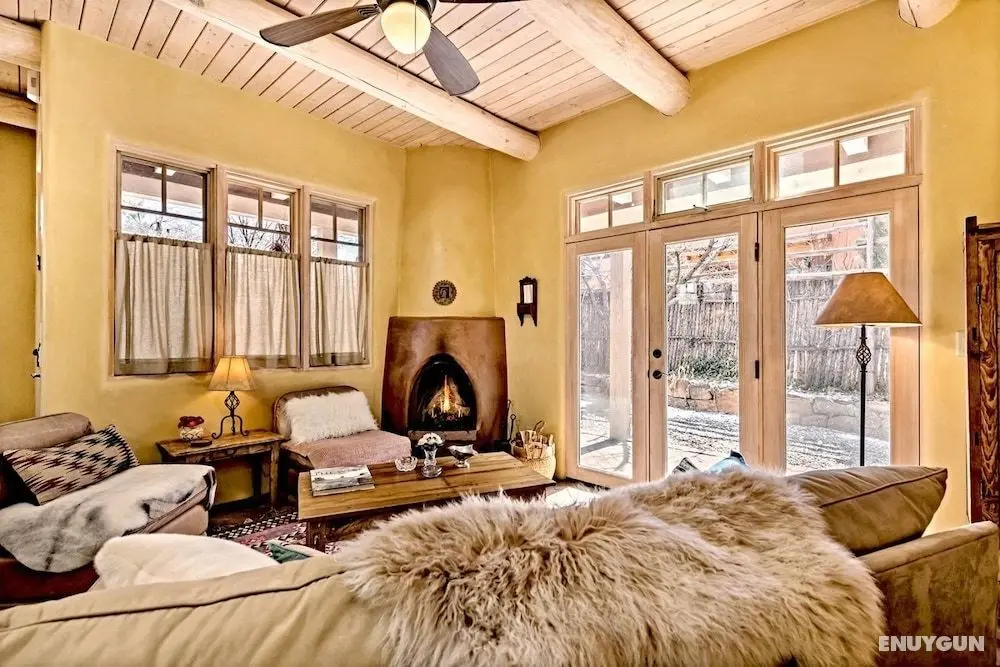 Antonia - Stylish Retreat, Blocks From Galleries and Restaurants of Canyon Rd. and The Plaza - Oda