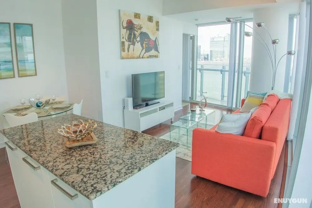 AOC Suites High-Rise Condo, CN Tower & Lake View - Öne Çıkan Resim