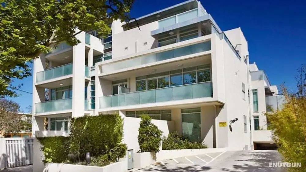 Apartment on Broadway - Öne Çıkan Resim