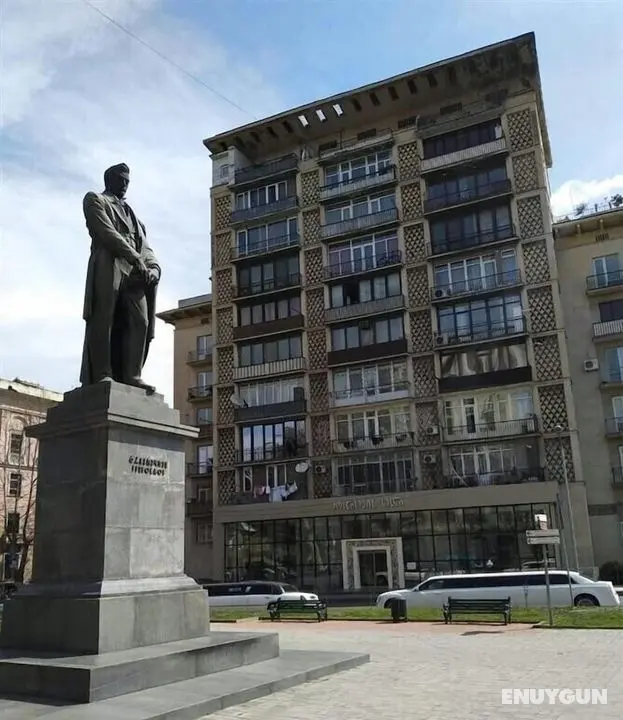 Apartment on Dimitri Uznaze - Öne Çıkan Resim