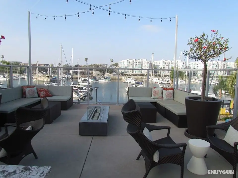 Apartment with Full Amenities - Miracle Mile - Oda Düzeni