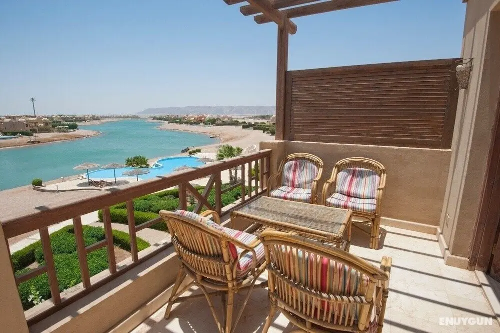 Apartment Overlooking Pool & Lagoon - Oda Düzeni