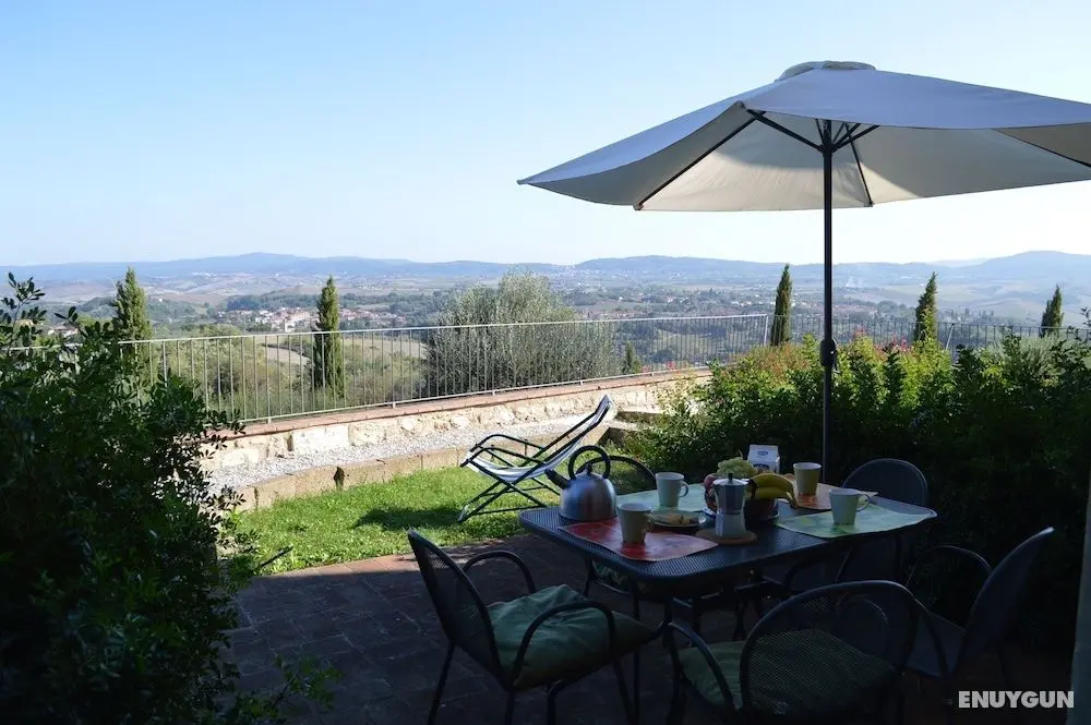 Apartment With Private Garden in Tuscany - Dış Mekan