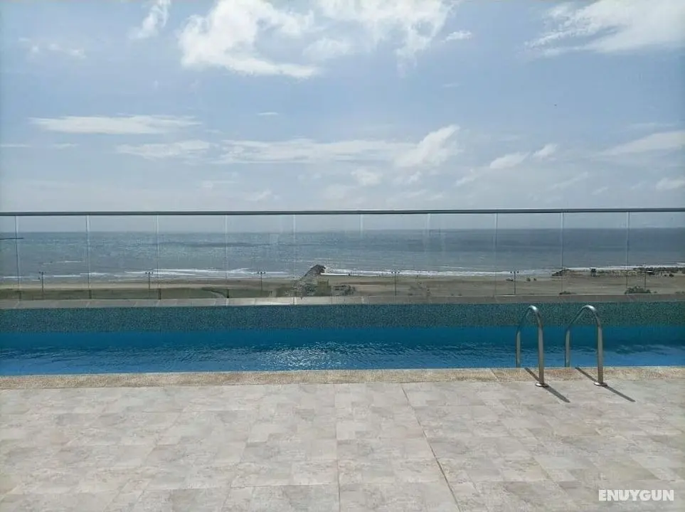 Apartment by the sea - Havuz