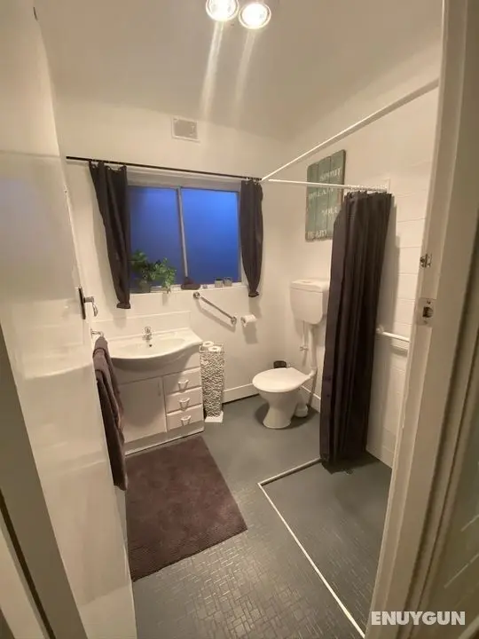 Apartment on Tennyson - Öne Çıkan Resim