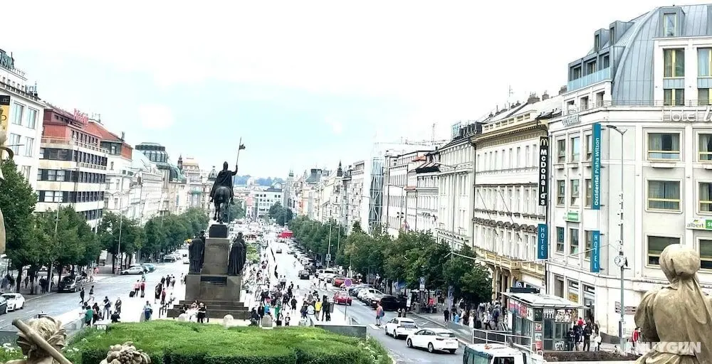 Apartment U Muzea and Vaclavske Namesti - Dış Mekan