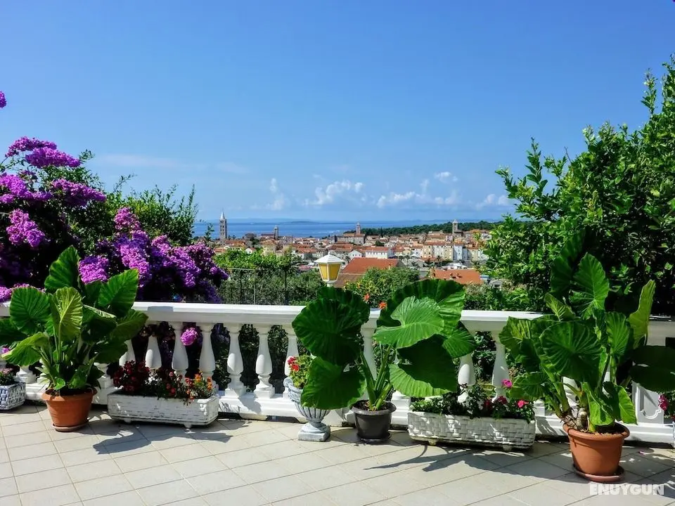 Apartment With View - Öne Çıkan Resim