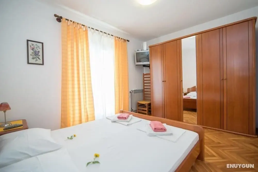 Apartments Natasa - - Oda