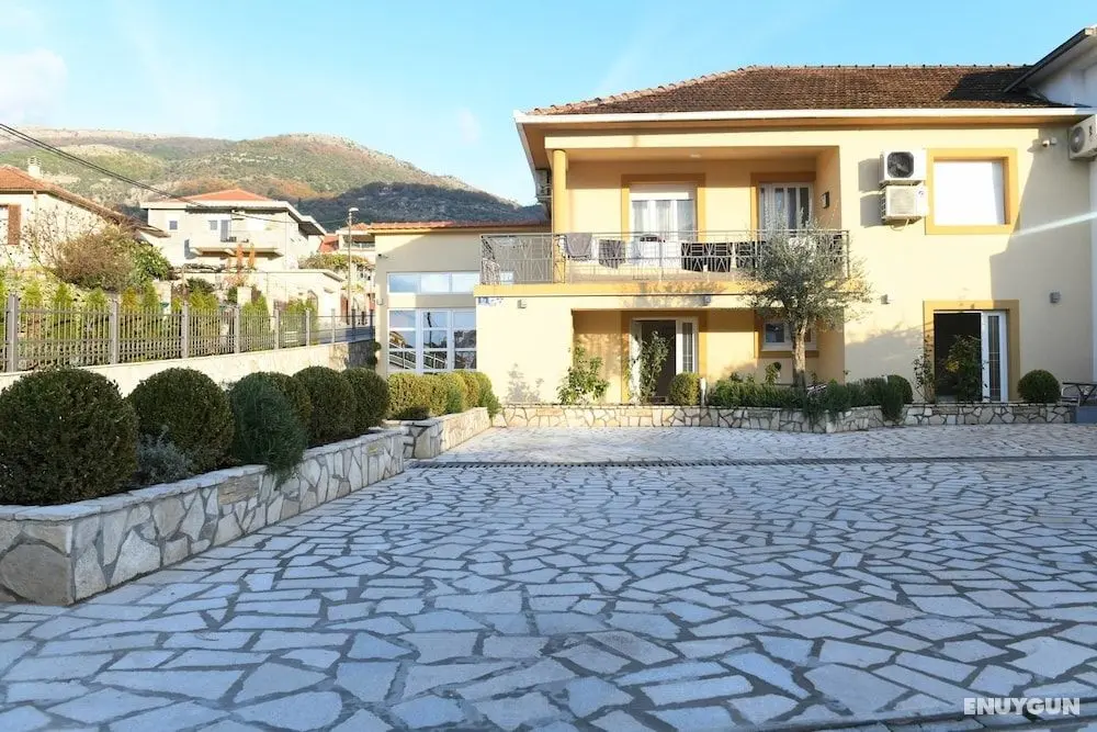 Apartments R. - Öne Çıkan Resim