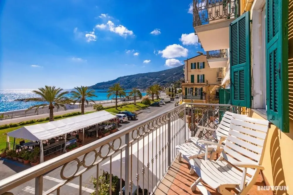 Appartamento Fronte Mare a Ospedaletti by Wonderful Italy - Oda