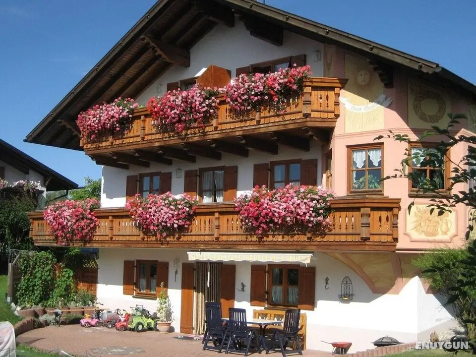 Appealing Apartment in Ingenried With Fenced Garden - Dış Mekan