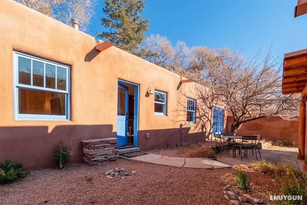 Apricot - Light-filled Modern Update to Historic Home, Walk to The Plaza and Canyon Rd - Dış Mekan