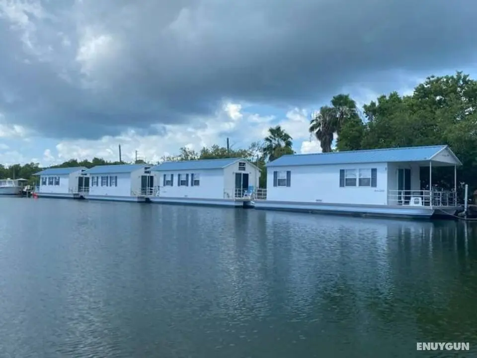 Aqua Lodges at Hurricane Hole Marina - Öne Çıkan Resim