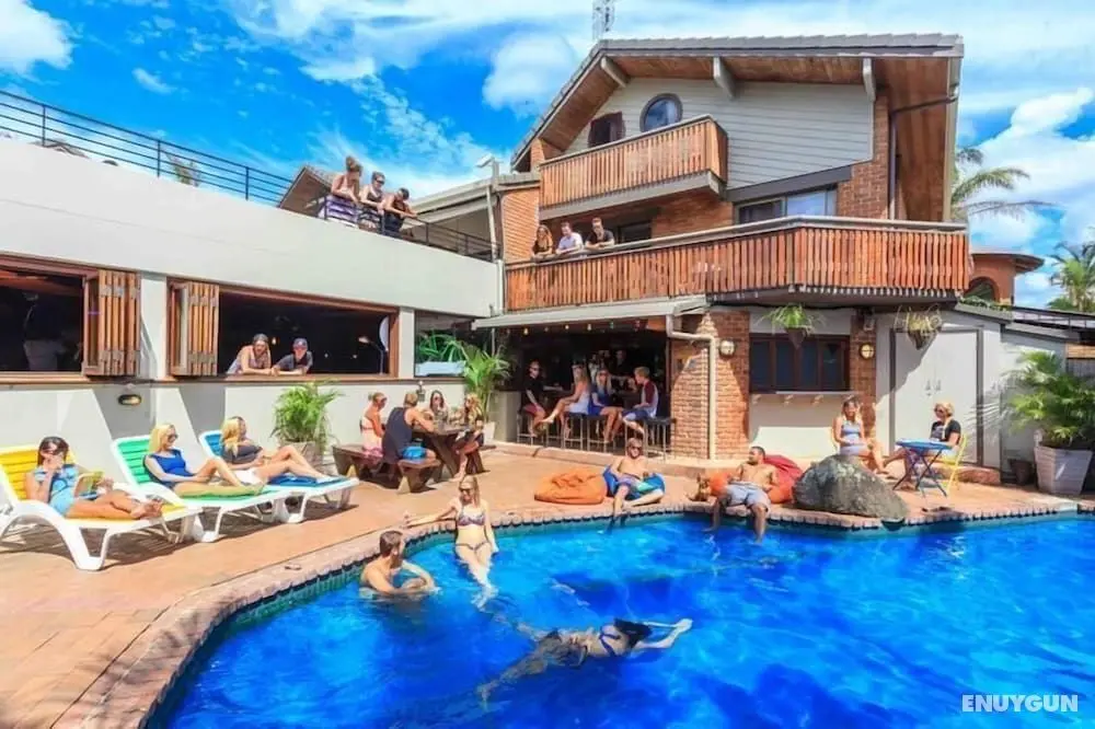 Aquarius Backpacker Resort - Havuz