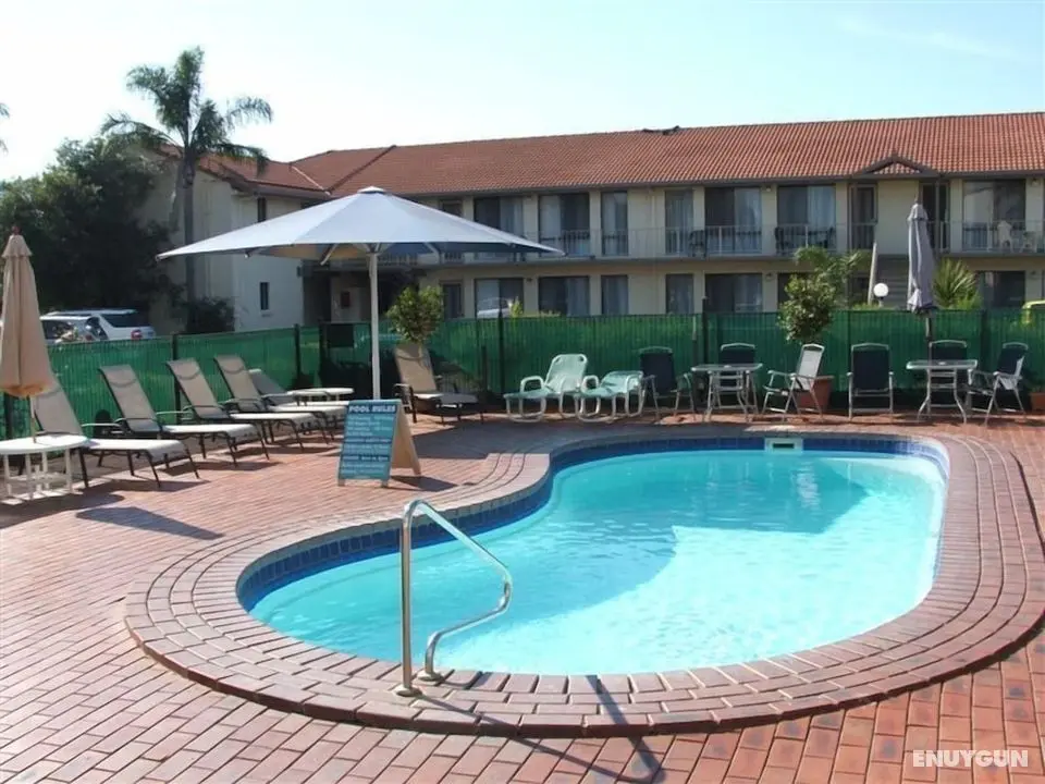 Aquarius Resort Holiday Apartments - Havuz