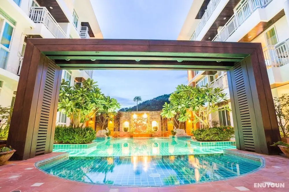 Arisara Place - Havuz