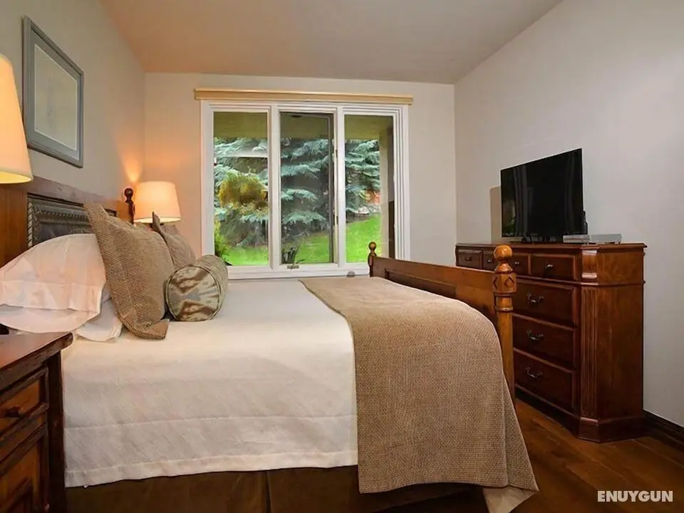 Arrowhead Village Condo - 104 Seasons Lodge - Oda
