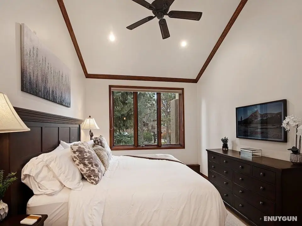 Arrowhead Village Condo - 206 Seasons Lodge - Oda