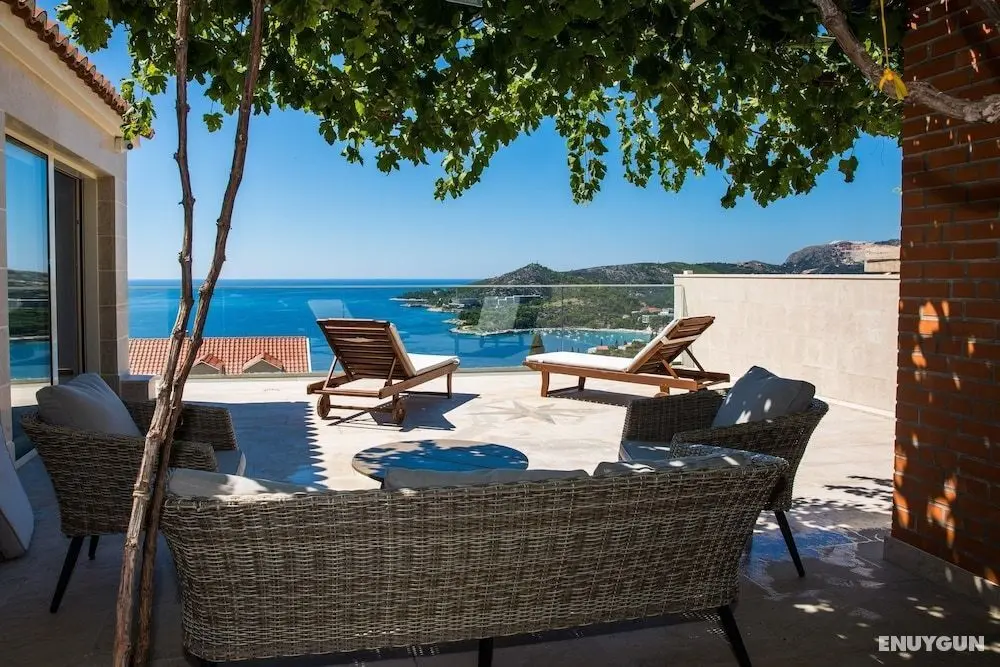 Villa Art Gallery - Six Bedroom Villa with Terrace and Swimming Pool - Oda Düzeni