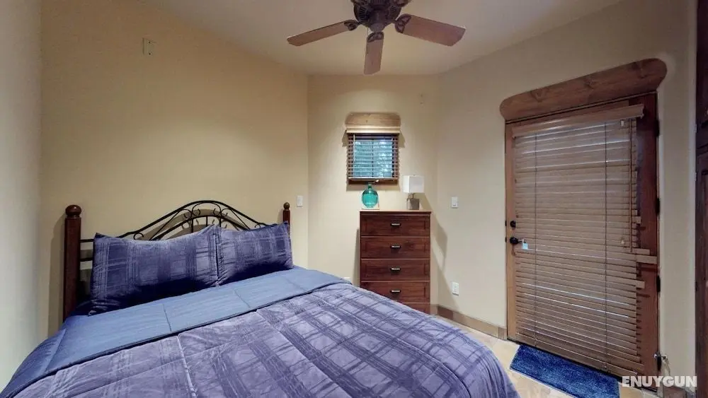 Art Haven - Stylish Southwestern Comfort, Walk to The Plaza - Oda
