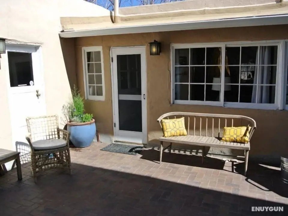 Artist Adobe - Blocks From The Plaza and Rail Yard, Southwestern Charm, Modern Touches - Oda Düzeni