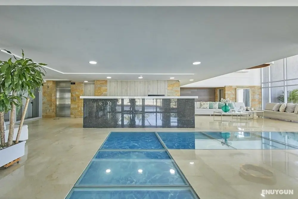 Artsy Oceanview Condo W Incredible Rooftop Pool - Lobi